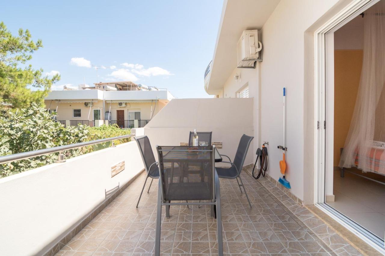 Giannmary Apartment Палиохора Екстериор снимка